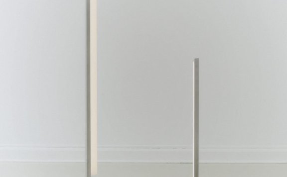 Jonas Trampedach设计的极简落地灯Ivan