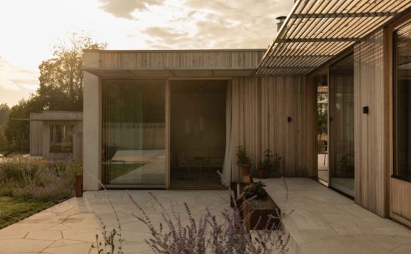 Johan Sundberg设计的简约住宅Sommarhus E