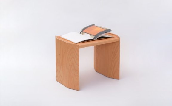 由Be Formative设计的极简主义的边桌Gyogak