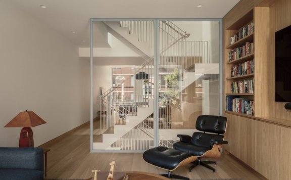 由Light+Air设计的极简主义住宅Void House