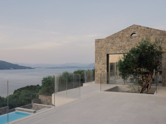 Georgios Apostolopoulos设计的极简住宅Corfu House