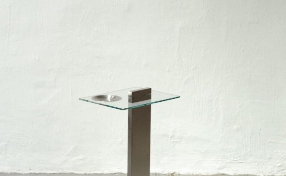 Amelia Stevens设计的极简家具Species of Tables and Other Pieces
