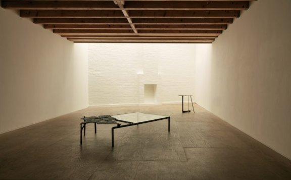 Grace Prince设计的极简主义家具Held Absence