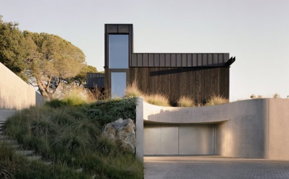由WOJR设计的极简主义住宅House of Horns