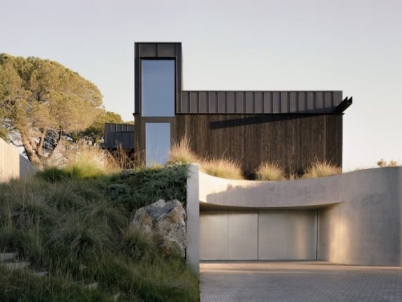 由WOJR设计的极简主义住宅House of Horns