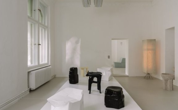 VAUST Gallery举办的极简主义展览Altered Angles