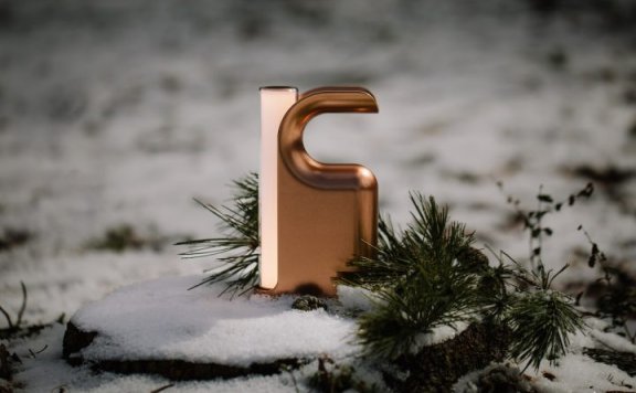 由Lake + Wells工作室设计的便携式无绳灯Fable