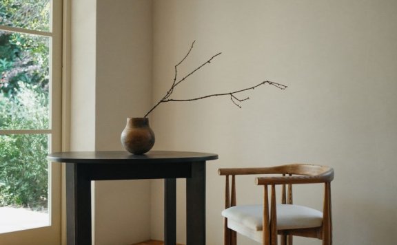 由STUDIO KÁJA设计的极简主义椅子Noah Chair