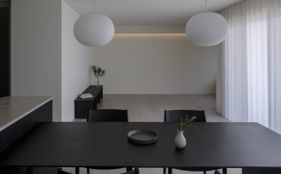 NEWOLD设计的极简主义公寓Sasaoka Apartment