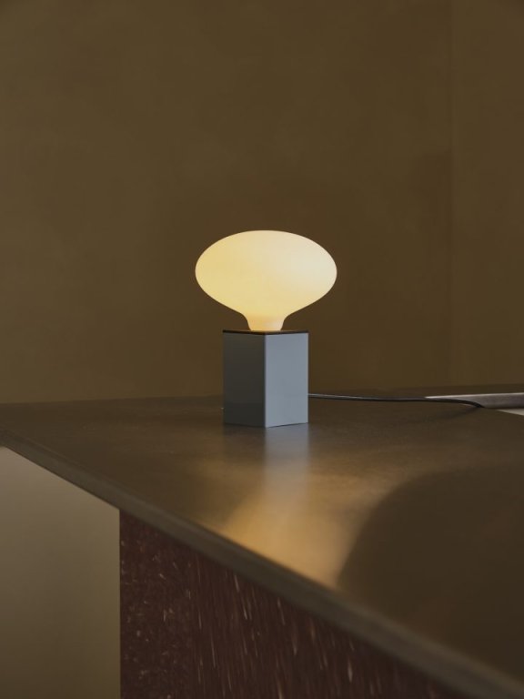 由Octavio Asensio设计的极简主义灯具Muta Lamps