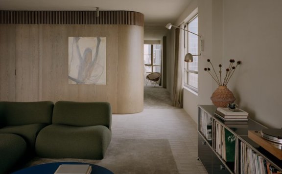 由Lovell Burton设计的极简主义公寓99 Spring Street