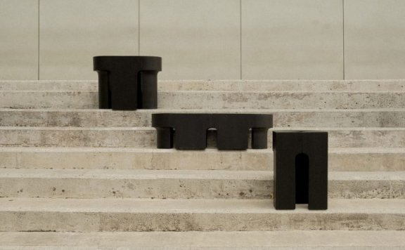 由Estefanía Agudelo设计的极简主义边桌En.torno