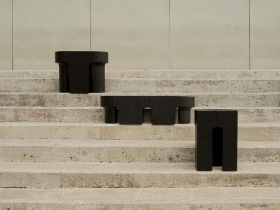 由Estefanía Agudelo设计的极简主义边桌En.torno