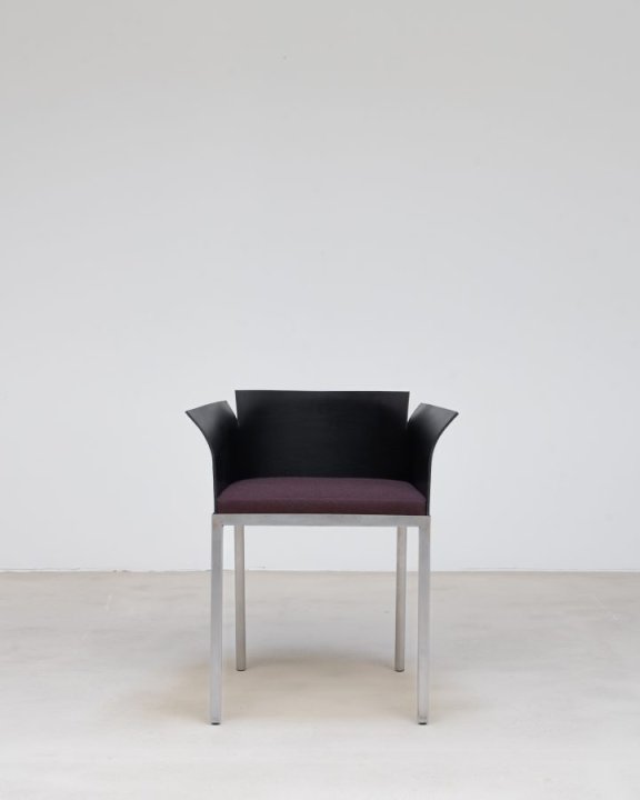 由设计工作室Vormen设计的极简主义椅子Dusk