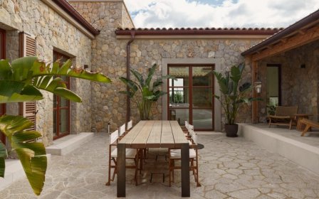 由Anjora设计的极简主义住宅Finca Anjora