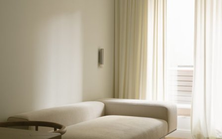 由Alexandra Levina设计的极简公寓Vasilievsky