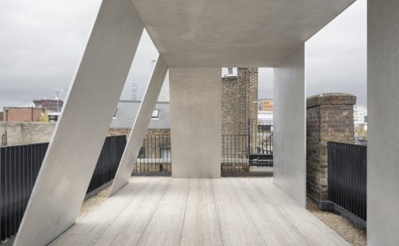 由Carmody Groarke设计的极简公寓Covent Garden