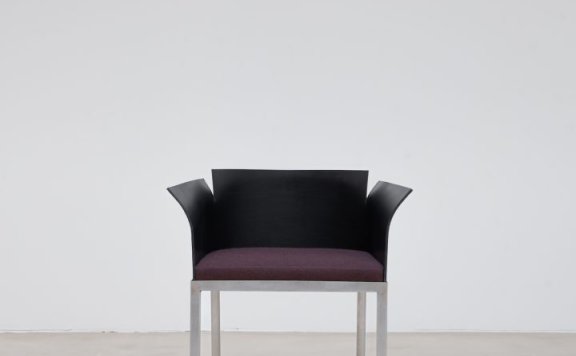 由设计工作室Vormen设计的极简主义椅子Dusk