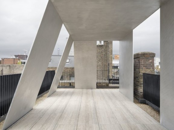 由Carmody Groarke设计的极简公寓Covent Garden