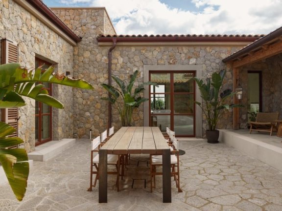 由Anjora设计的极简主义住宅Finca Anjora