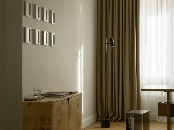 由Alexandra Levina设计的极简公寓Vasilievsky