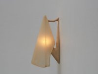 Thomas Yang Studio设计的极简灯具Tian Den Sconce