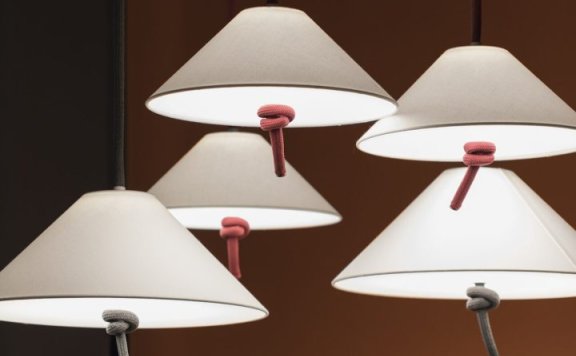 Paola Navone为经典的灯罩赋予了一种静谧而俏皮的诠释