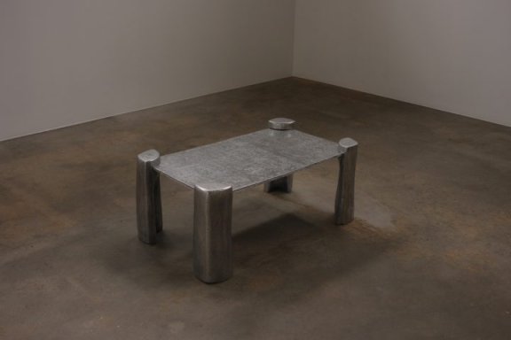 SATURDAY YARD WORK设计的极简咖啡桌Cast Coffee Table