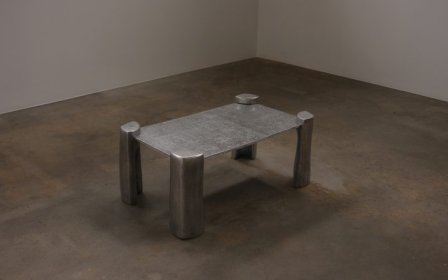 SATURDAY YARD WORK设计的极简咖啡桌Cast Coffee Table