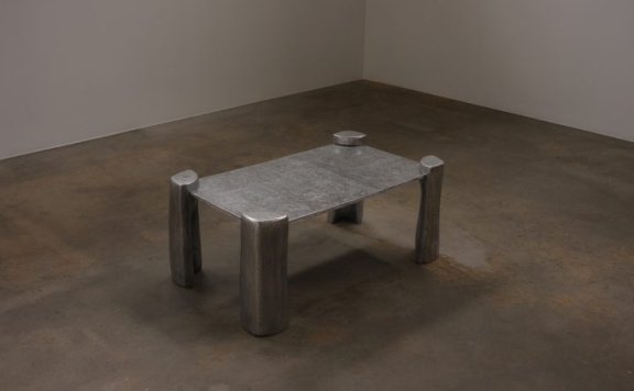 SATURDAY YARD WORK设计的极简咖啡桌Cast Coffee Table