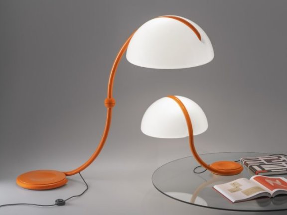 Serpente 灯具以大胆的橙色庆祝其诞生 60 周年