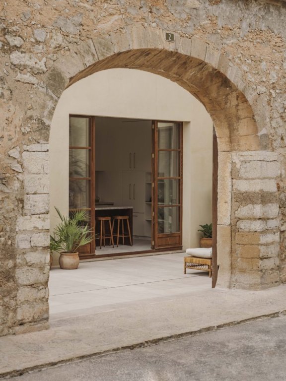 由 NØRA Studio 设计的极简主义住宅 Born 10