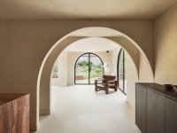 Polysmiths 设计的极简主义住宅 Arch House