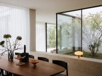 Philipp Architekten 设计的极简主义别墅 Ayoughi House