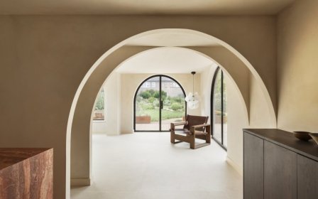 Polysmiths 设计的极简主义住宅 Arch House