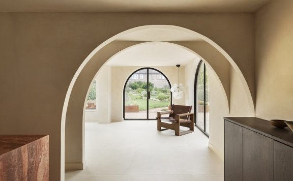 Polysmiths 设计的极简主义住宅 Arch House