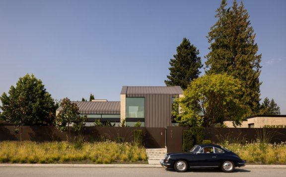 北温哥华“景观融界”住宅：建筑、室内与自然的无缝对话