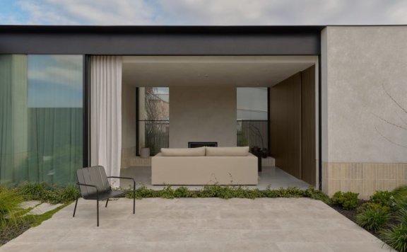 Castley McCrimmon设计的极简主义住宅Gilbert’s Cottage