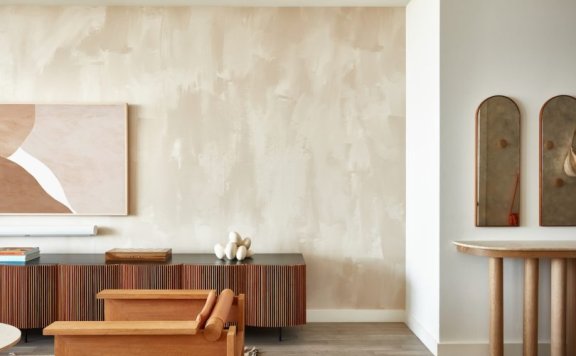 The Scale Collective 为比佛利山顶层公寓带来触感温暖