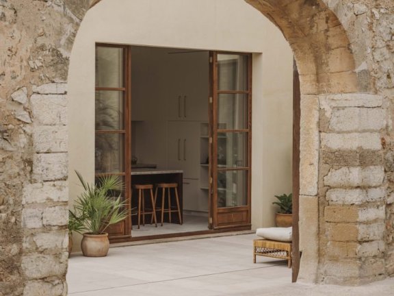 由 NØRA Studio 设计的极简主义住宅 Born 10