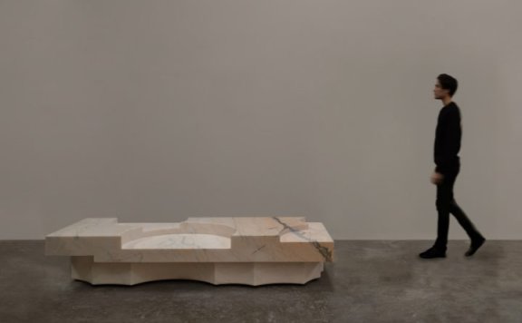 EWE Studio 设计的极简主义咖啡桌 Altar Coffee Table