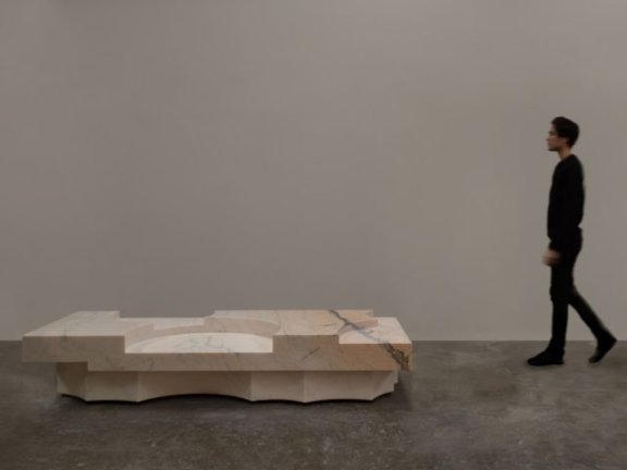 EWE Studio 设计的极简主义咖啡桌 Altar Coffee Table