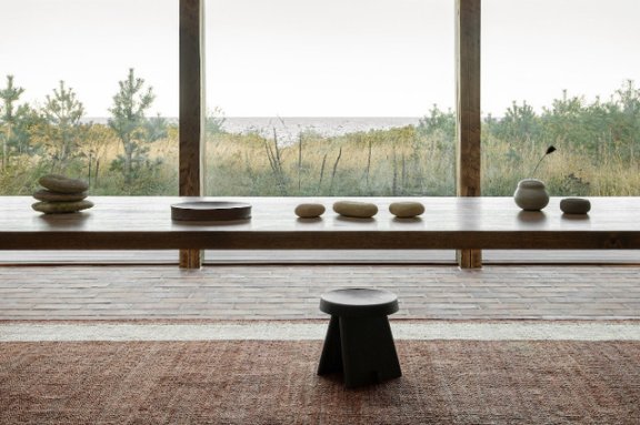 Norm Architects设计的极简主义工作室Shoreline Studio
