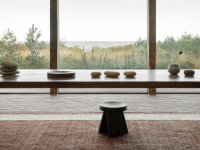 Norm Architects设计的极简主义工作室Shoreline Studio