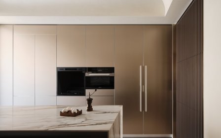 Republic Design 设计的极简主义住宅 Golden Reverie