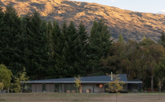由 Nuku 设计的极简主义住宅 Mount Barker House