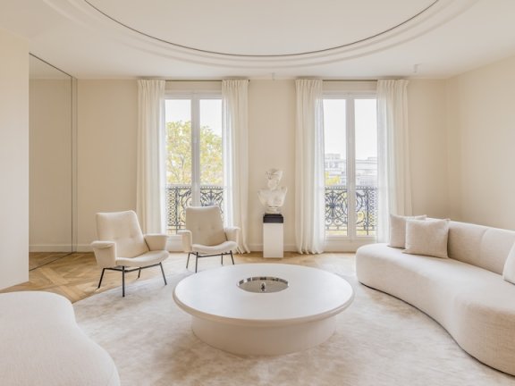 Hugues de Blignières 设计的极简主义公寓 Lena Apartment