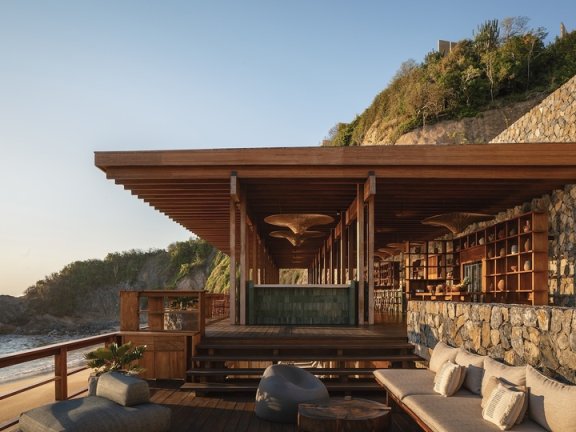 Huber Design Studio 设计的极简主义餐厅 Sal Restaurant