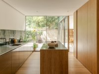 Manea Kella 设计的极简主义住宅 Heathside House