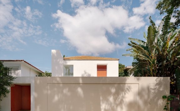 Felipe Hess Arquitetos 设计的极简主义住宅 Garret House